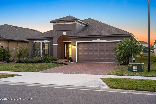 view of front of house featuring a yard and a garage