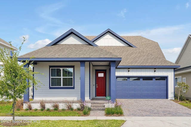 view of front of house featuring a garage