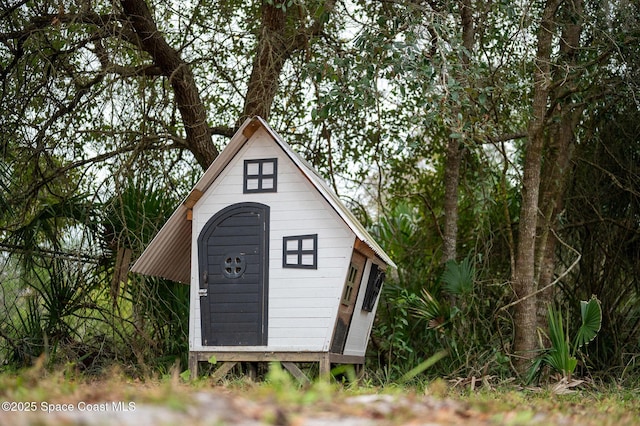 view of outbuilding