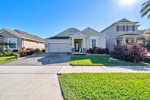 craftsman house featuring a garage and a front lawn