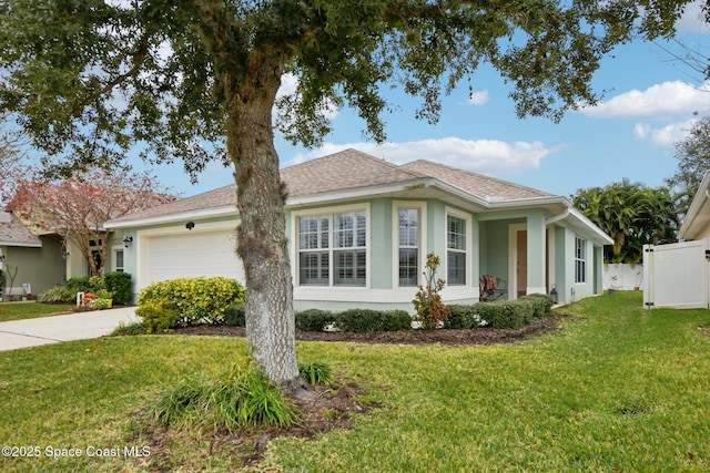 view of front facade with a garage and a front yard