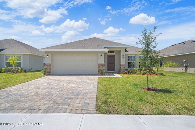 view of front facade featuring a front yard and a garage