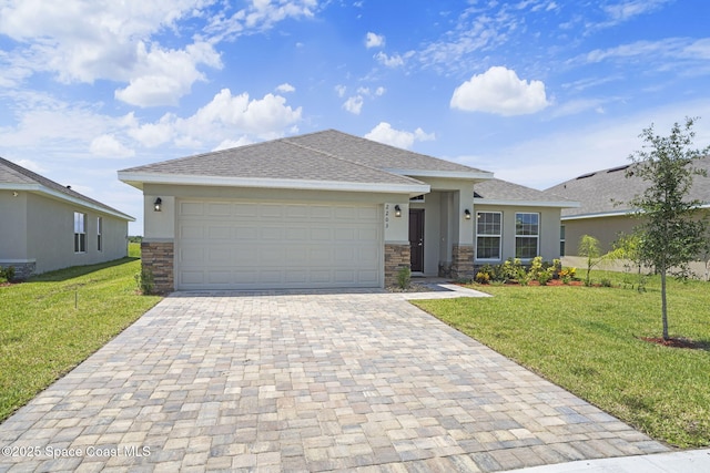 view of front of house featuring a front yard and a garage