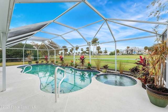 view of pool featuring a lanai, a yard, an in ground hot tub, and a patio