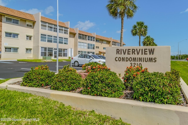 view of community / neighborhood sign