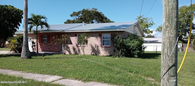 view of front facade with a front lawn