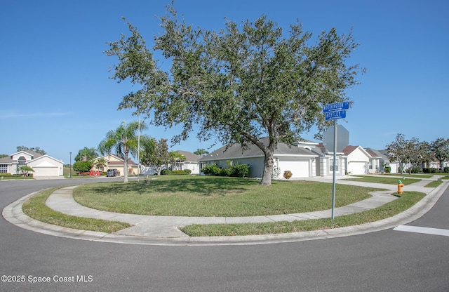 view of front of home featuring a front lawn