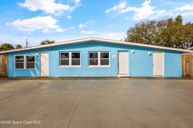 ranch-style home with a patio