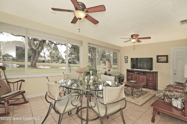 sunroom with ceiling fan