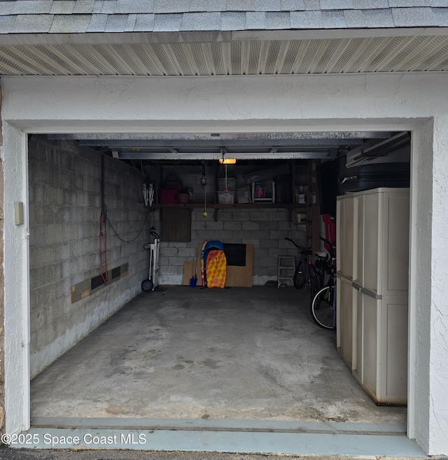 garage featuring concrete block wall