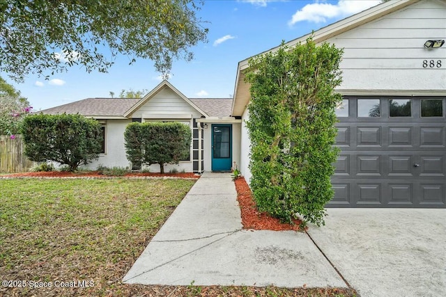 view of front facade featuring a front yard and a garage