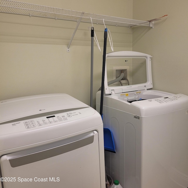 washroom featuring washer and clothes dryer