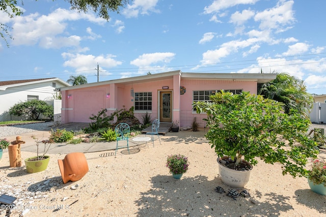 view of front facade with a garage