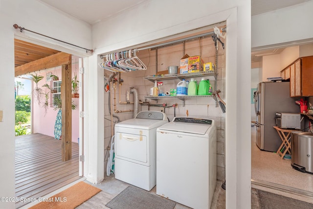 washroom featuring washing machine and dryer