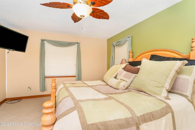 bedroom featuring ceiling fan and a textured ceiling