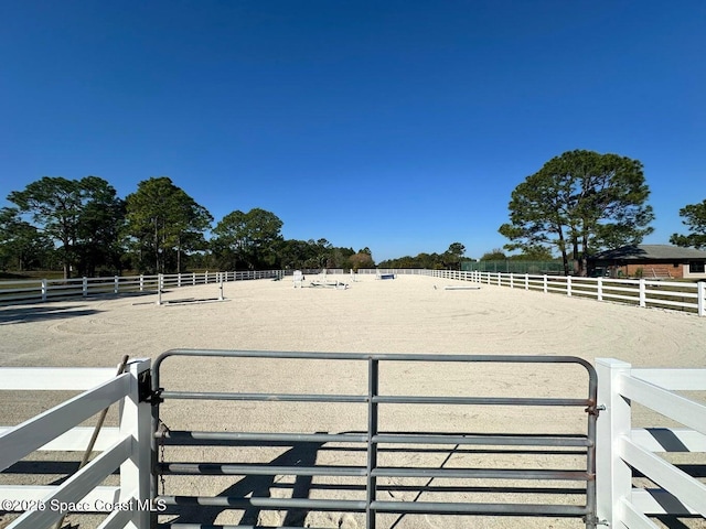 view of yard featuring a rural view