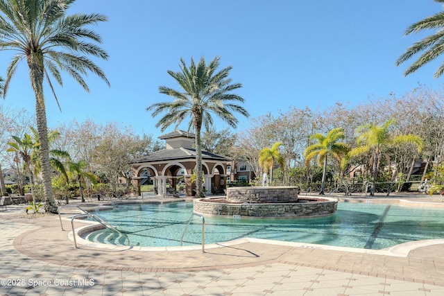 view of swimming pool