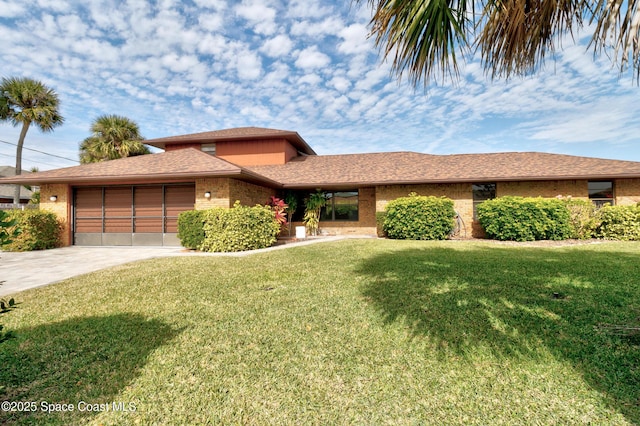 view of front of house featuring a front yard and a garage