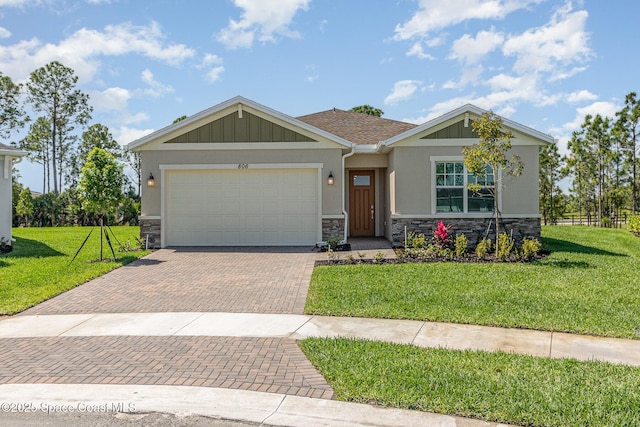 view of front facade featuring a garage and a front lawn