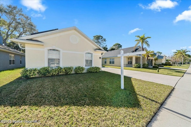 view of front facade with a front yard