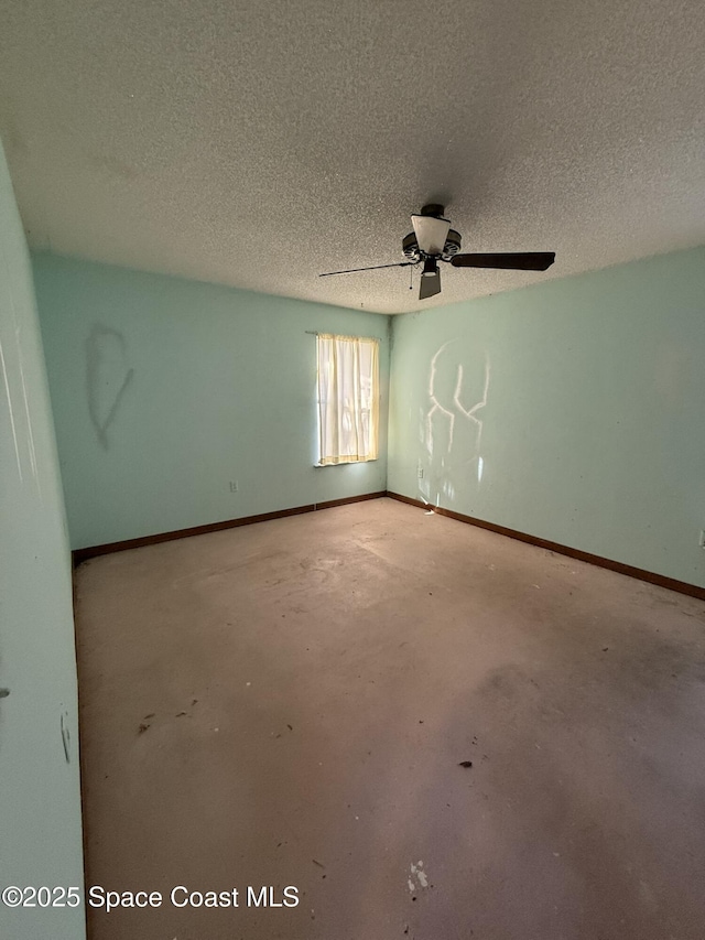 unfurnished room featuring ceiling fan and a textured ceiling