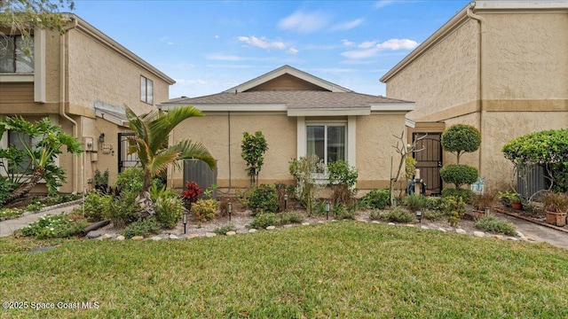 view of front of property with a front yard