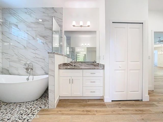 bathroom featuring a bathtub and vanity