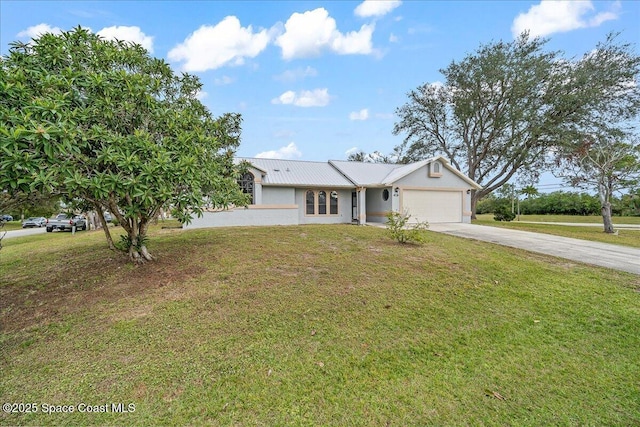 ranch-style house featuring a front lawn and a garage