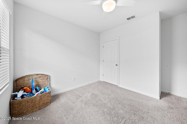 carpeted empty room featuring ceiling fan