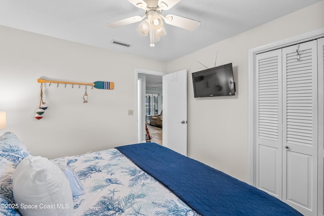 bedroom featuring ceiling fan and a closet