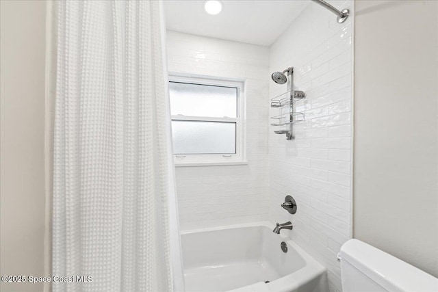 bathroom featuring toilet and shower / tub combo