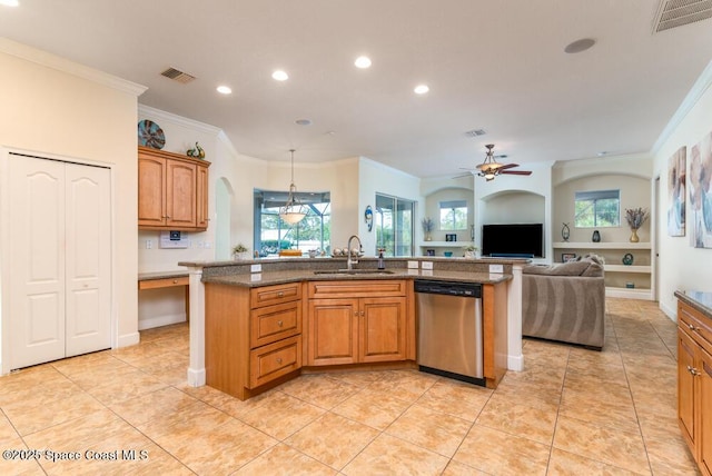 kitchen featuring ceiling fan, a kitchen island with sink, dishwasher, and sink