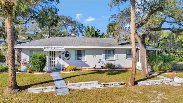 ranch-style home with a front yard