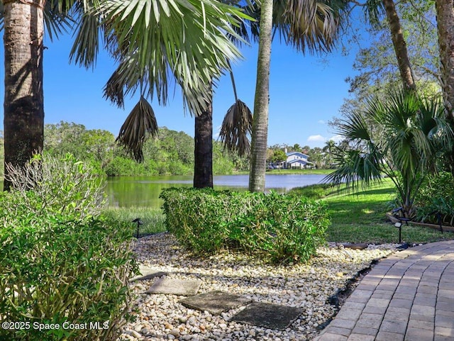 view of yard featuring a water view