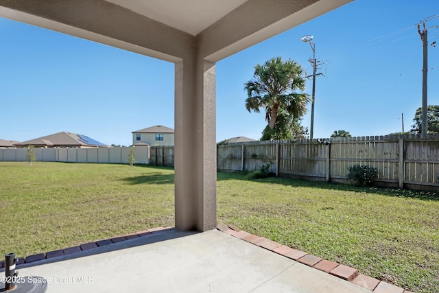 view of yard featuring a patio area