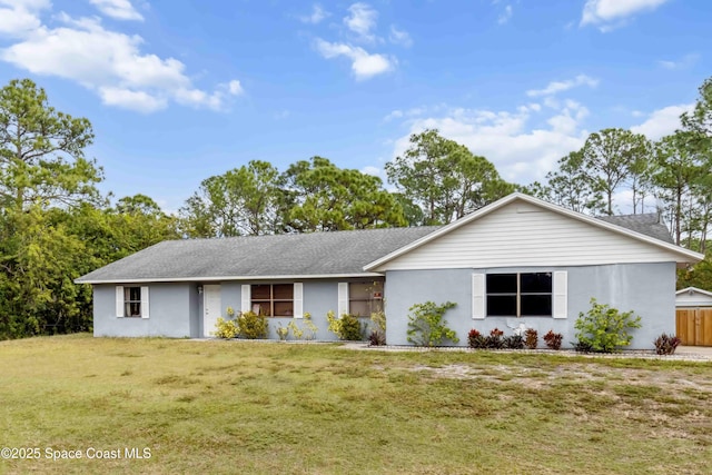 ranch-style house featuring a front yard