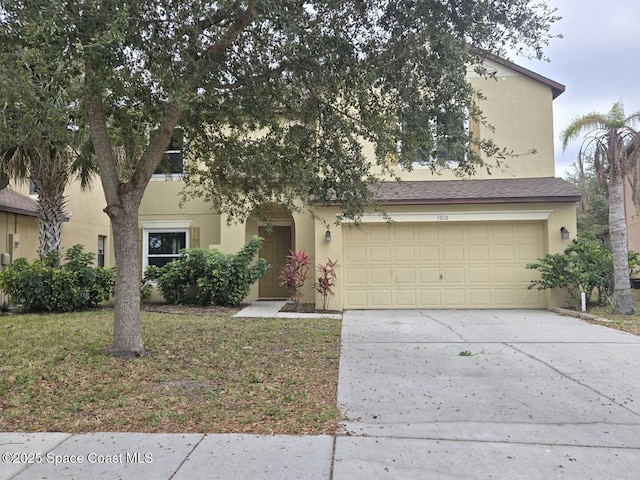 view of front of home featuring a front lawn