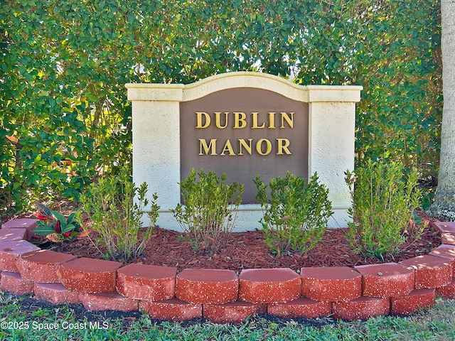 view of community / neighborhood sign