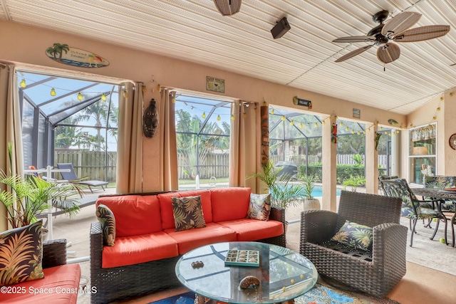 sunroom with ceiling fan