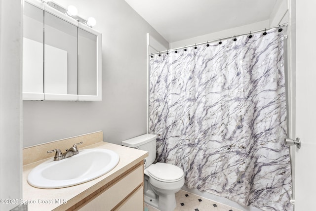 bathroom with a shower with shower curtain, vanity, and toilet