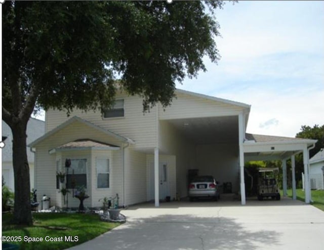 view of front facade featuring a carport