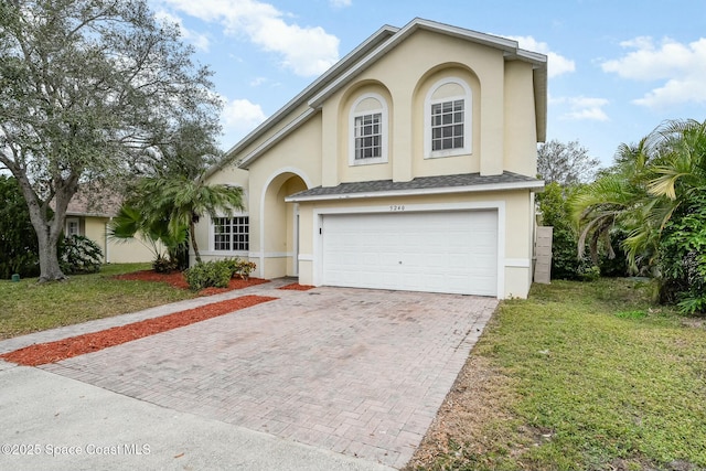 view of front facade featuring a front yard and a garage