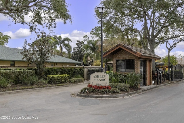 view of community / neighborhood sign