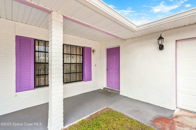 doorway to property with covered porch