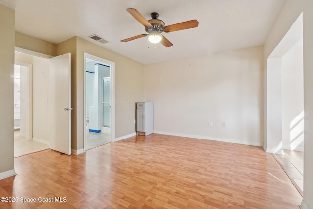 unfurnished room with light hardwood / wood-style floors and ceiling fan