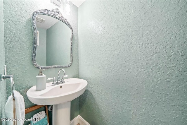 bathroom featuring sink