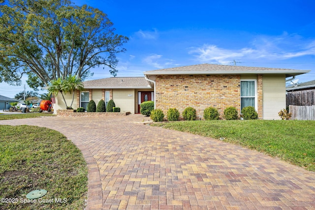 single story home with a front yard