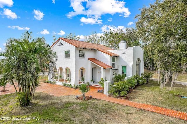 mediterranean / spanish home featuring a front yard