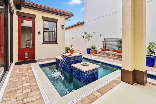 view of swimming pool featuring a jacuzzi and pool water feature