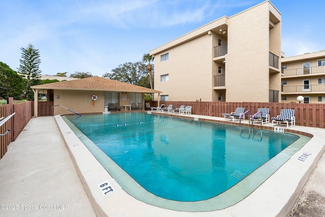 view of swimming pool